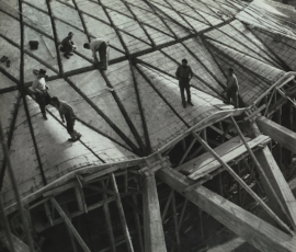 Operai al lavoro sulla cupola courtesy Pier Luigi Nervi Project Fondation