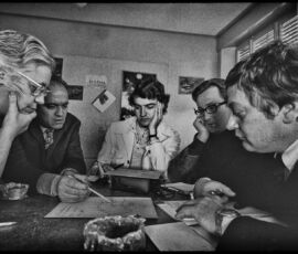 José Oubrerie e Giuliano Gresleri con la Presidente Vecchioli dell’Opera Pia “Giovenale Mancinelli”, durante le fasi di progettazione per un Istituto medico-psico-pedagogico a Montelparo (Fermo 1970-71, © Romano Folicaldi)