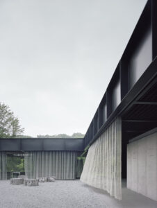 Baukunst: edificio polifunzionale per il Centro sportivo di Spa (Belgio; foto di Aldo Amoretti)