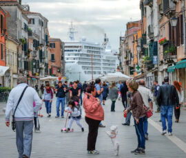 Nave da crociera a Venezia, © Steve Varni