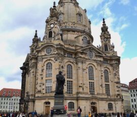 Vista della Frauenkirche al Neumarkt con davanti la statua di Lutero
© Daniela Völkel-Hundt