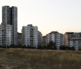 Palazzi a Doğanbey Mahallesi district (© Francesca Pompei)