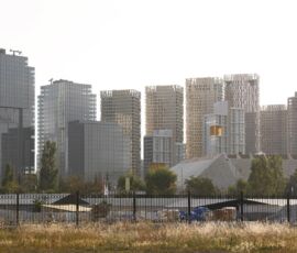 Nuovi palazzi a Yasamkent distric (© Francesca Pompei)