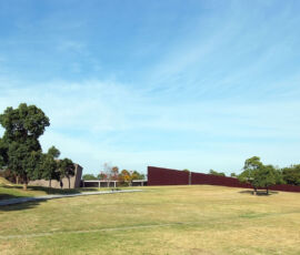 Kaze no Oka ‘Hill of Winds’ Crematorium a Fukuoka (© Daijirou Okada)