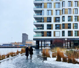 Nuovi edifici residenziali a Gata Grønland, in cui l'arredo urbano e il disegno di suolo diventano centrali, Oslo, © Silvia Lanteri e Maicol Negrello