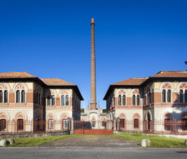 Ingresso cotonificio, Crespi d'Adda (© Associazione Villaggio operaio di Crespi d'Adda)