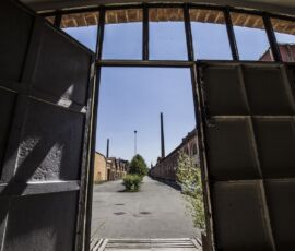 Ingresso cotonificio, Crespi d'Adda (© Associazione Villaggio operaio di Crespi d'Adda)