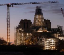 La nuova guglia di Notre Dame in costruzione, Parigi
