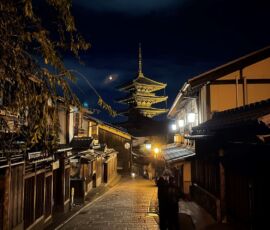 La via pedonale di Ninenzaka, Higashiyama-ku, Kyoto (© Riccardo Chiaro)