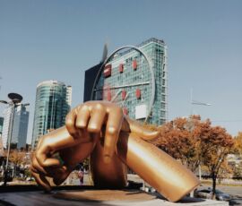 Gangnam celebra PSY con un monumento dedicato all’iconica cavalcata, Seuol (© Wikipedia commons, Gangnam)