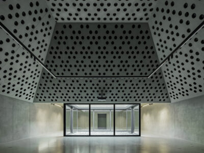 PAO, MENZIONE "ARCHITETTURA DEI LUOGHI DEL LAVORO", Beton Eisack HQ a Chiusa (BZ), Pedevilla Architects (© Gustav Willeit)