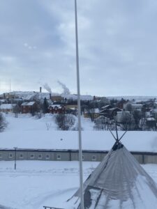 L'archiviaggio Kiruna. La vista sulla città e sulla cava dal ristorante dell'ostello (© Aurora Riviezzo)