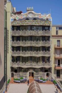 Casa Battló, 2025, facciata interna dopo il restauro (© David Cardelús) (© Claudia Mauriño)