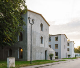 I 3 edifici sperimentali Forschungshäuser, Florian Nagler, Bad Aibling, 2022 (dal sito web https://www.einfach-bauen.net/forschungshaeuser-bad-aibling/, © Sebastian Schels)