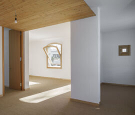 I 3 edifici sperimentali Forschungshäuser, Florian Nagler, Bad Aibling, 2022 (dal sito web https://www.einfach-bauen.net/forschungshaeuser-bad-aibling/, © Sebastian Schels)