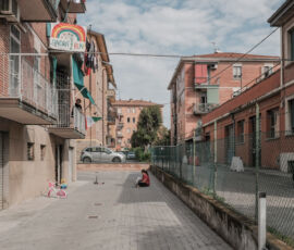 Spazi di pertinenza condominiali a Bologna (© Gianluca Rizzello)