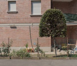 Spazi di pertinenza condominiali a Bologna (© Gianluca Rizzello)